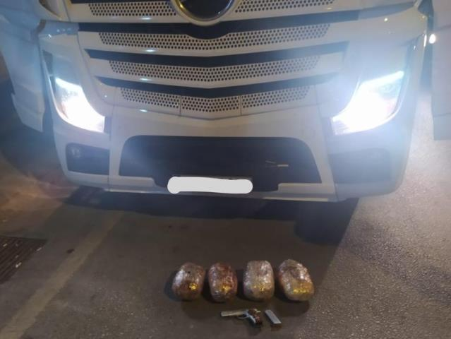 Bir tırda 4 kilo 550 gram esrar ele geçirildi